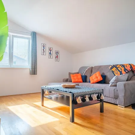 The Orange House Apartment