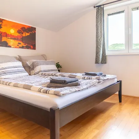 The Orange House Apartment