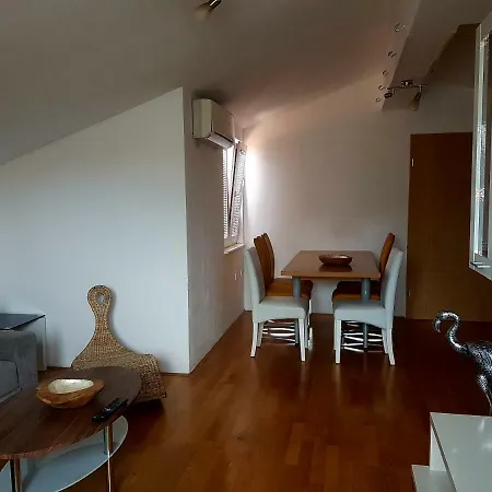 The Orange House Apartment