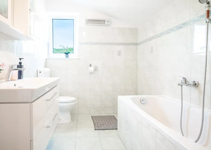 The Orange House 이졸라